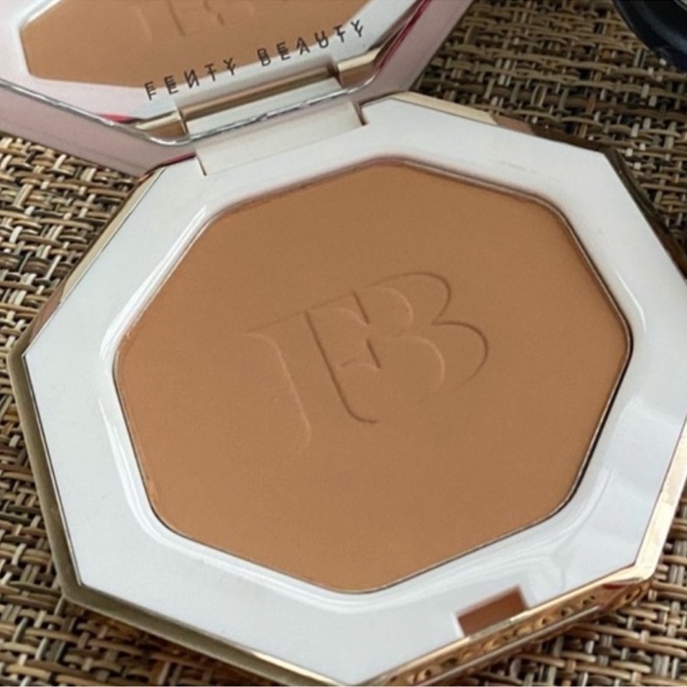 Fenty Beauty Bronzer in Shady Biz - Picture 2 of 3